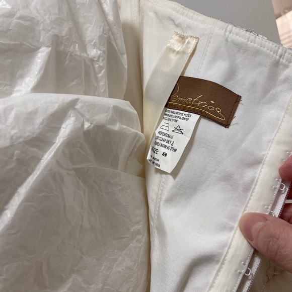 Wedding gown (pre-owned) - Picture 8 of 11